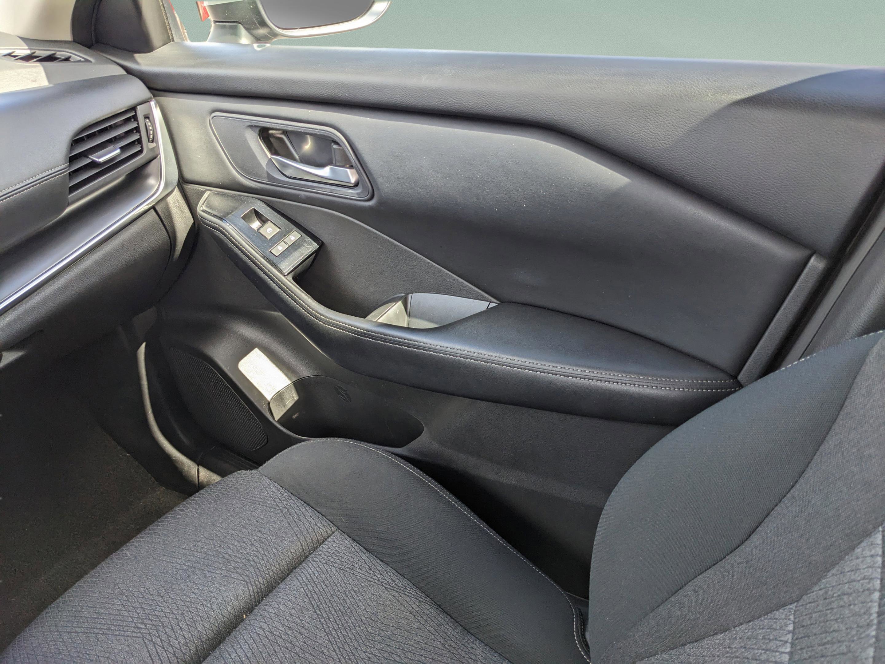 Used 2024 Nissan Rogue SV image 20