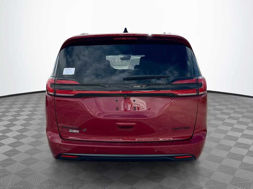 New 2027 Chrysler Pacifica Limited FWD image 8
