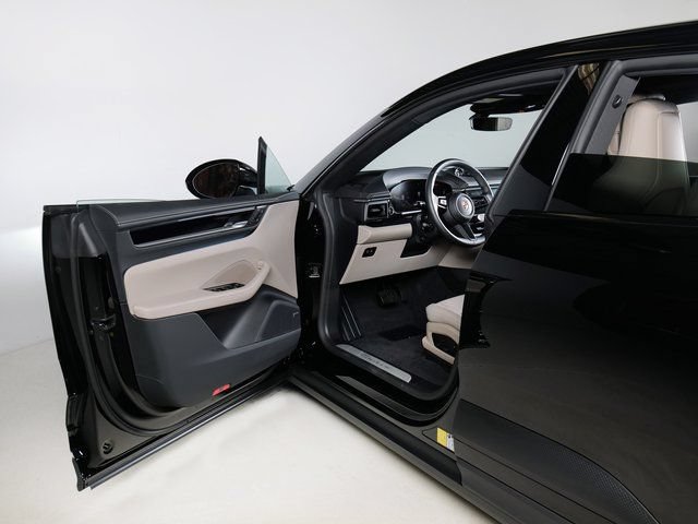 New 2026 Porsche Macan 4 Electric AWD/4WD image 27
