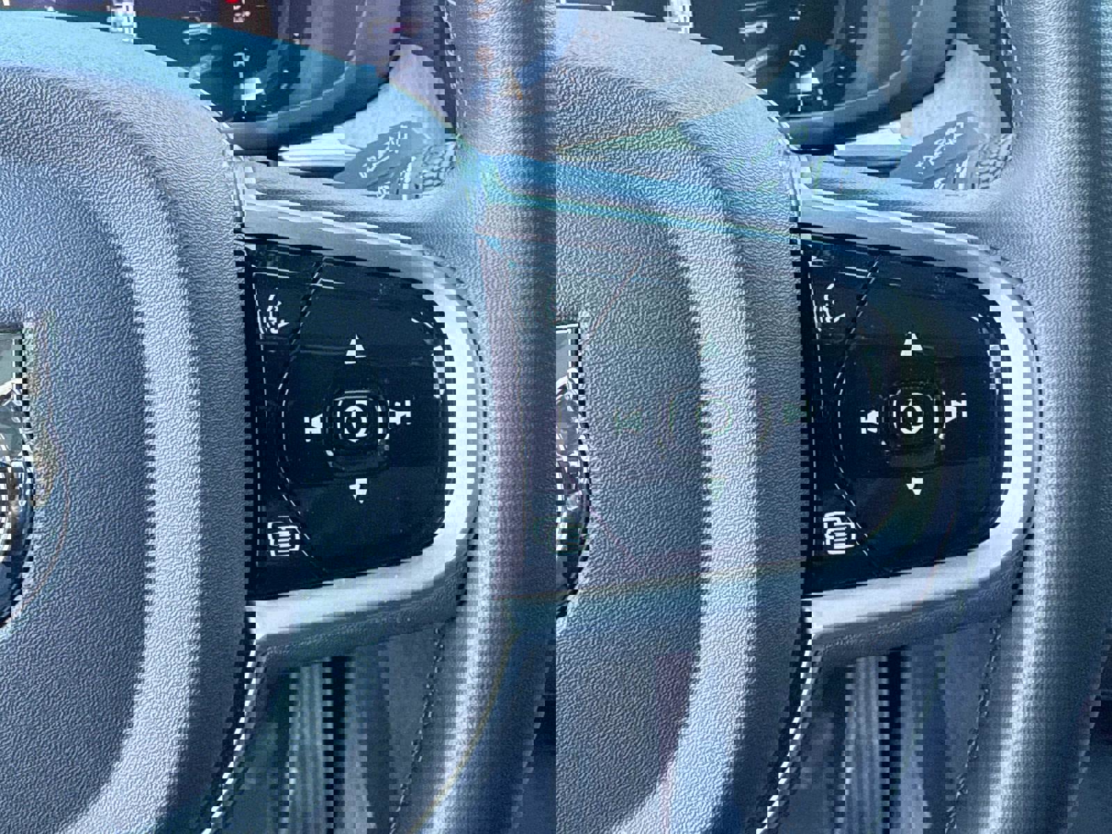 Certified 2025 Volvo XC60 B5 Plus image 27