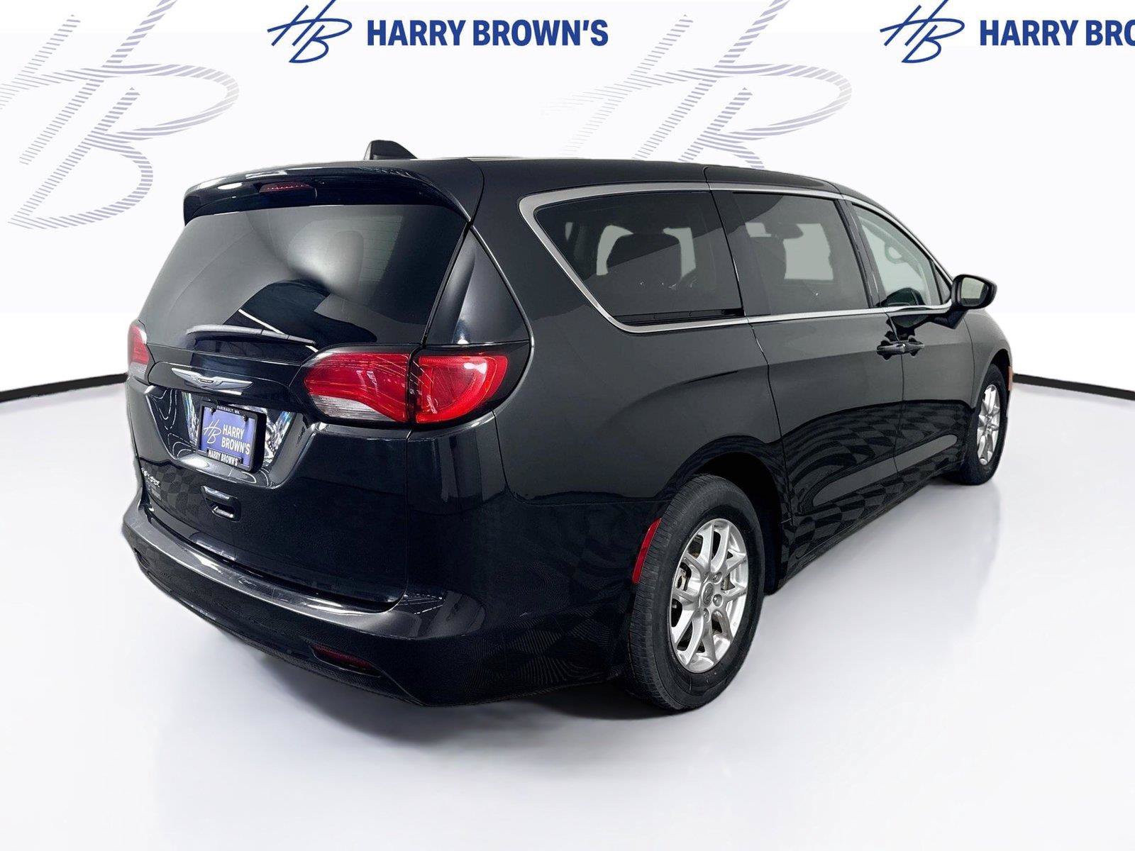 Used 2023 Chrysler Voyager LX FWD image 30