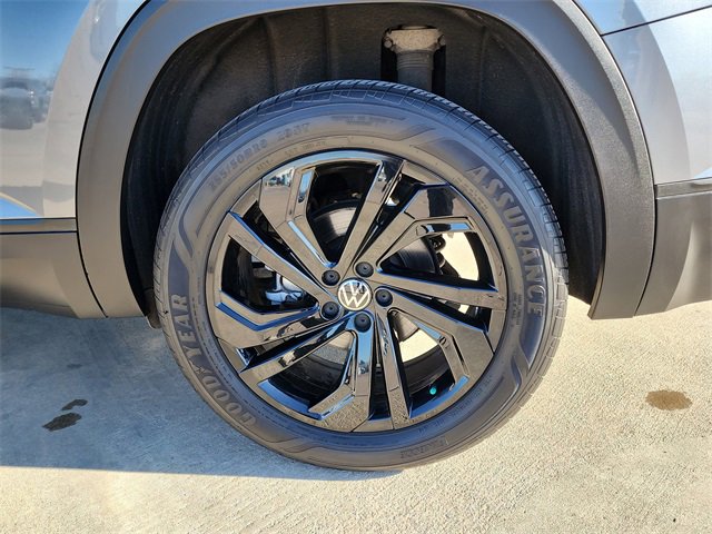 Used 2023 Volkswagen Atlas SE w/ Black Wheel Package image 27