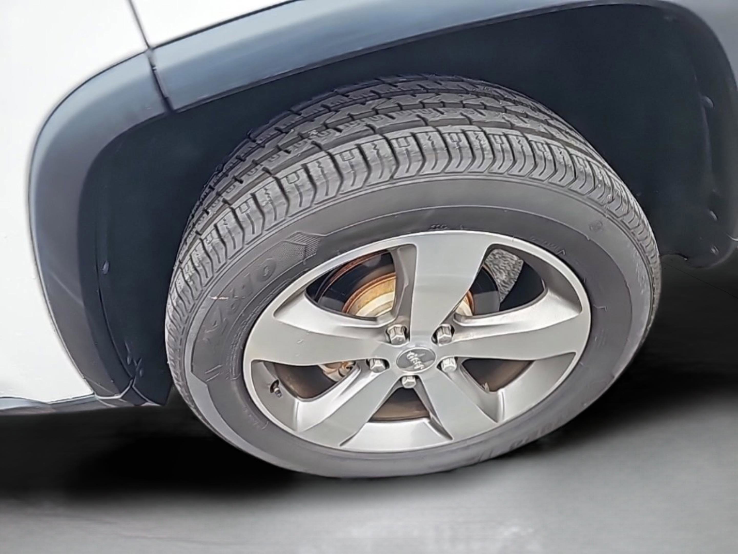 Used 2015 Jeep Grand Cherokee Limited image 14