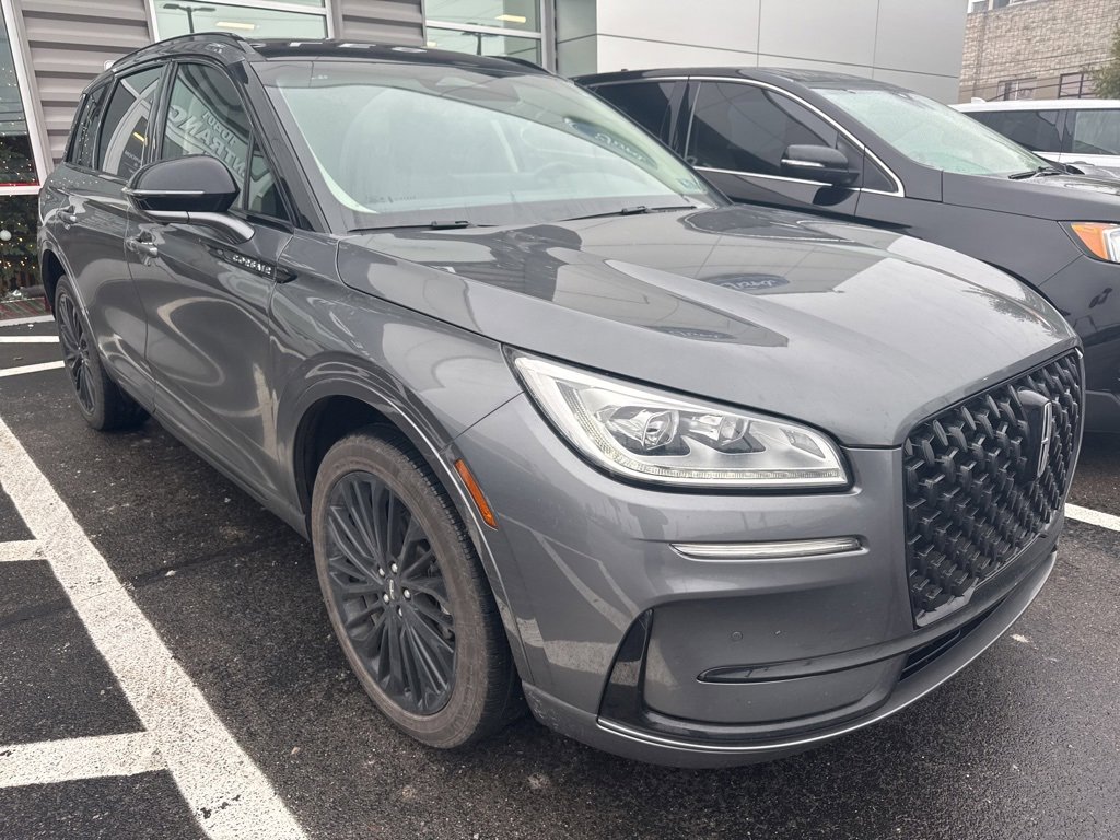 Used 2023 Lincoln Corsair Reserve w/ Equipment Group 201A image 3