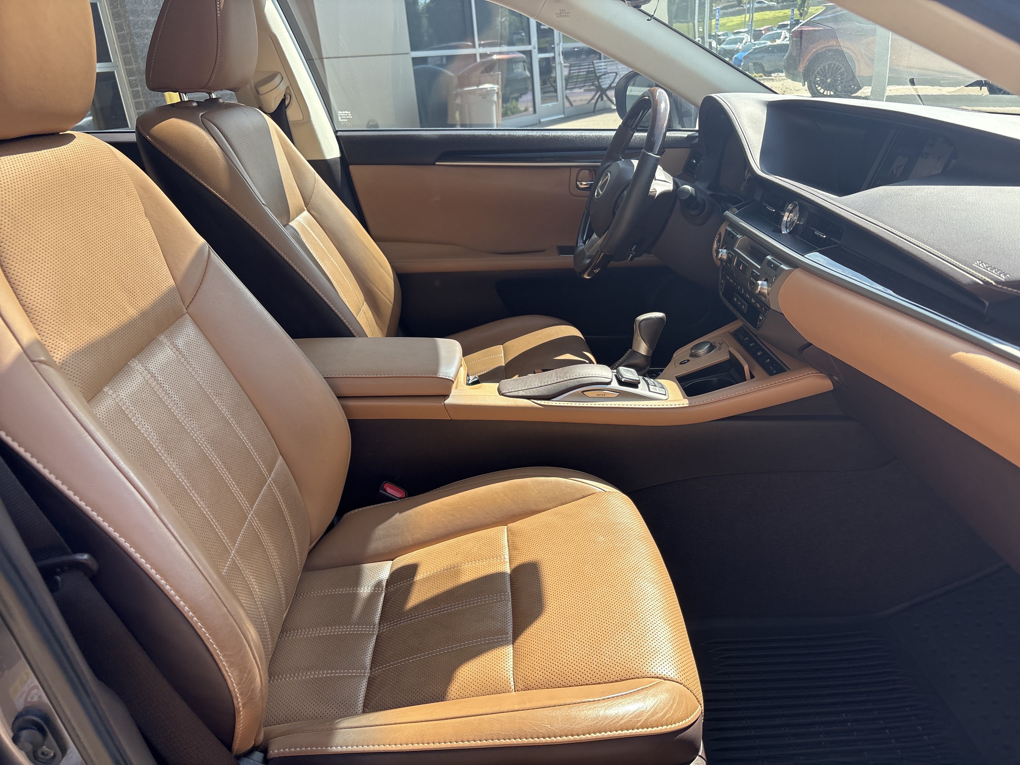 Used 2016 Lexus ES 350 w/ Luxury Package w/Wood Trim FWD image 33