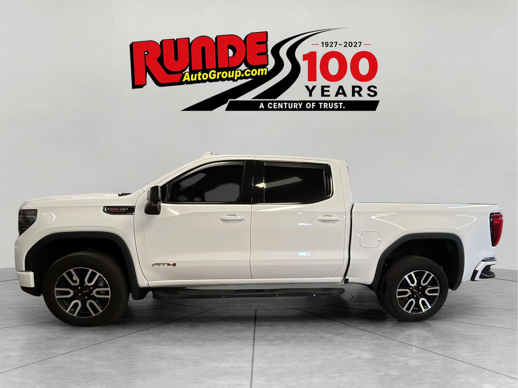 Used 2023 GMC Sierra 1500 AT4 w/ AT4 Preferred Package AWD/4WD image 3