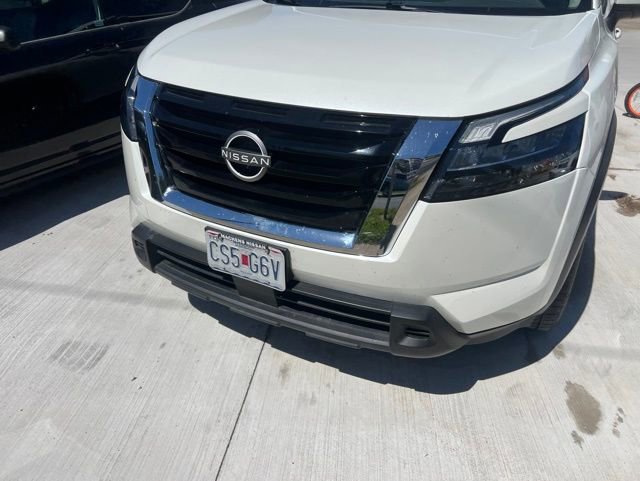 Used 2023 Nissan Pathfinder SV AWD/4WD image 2