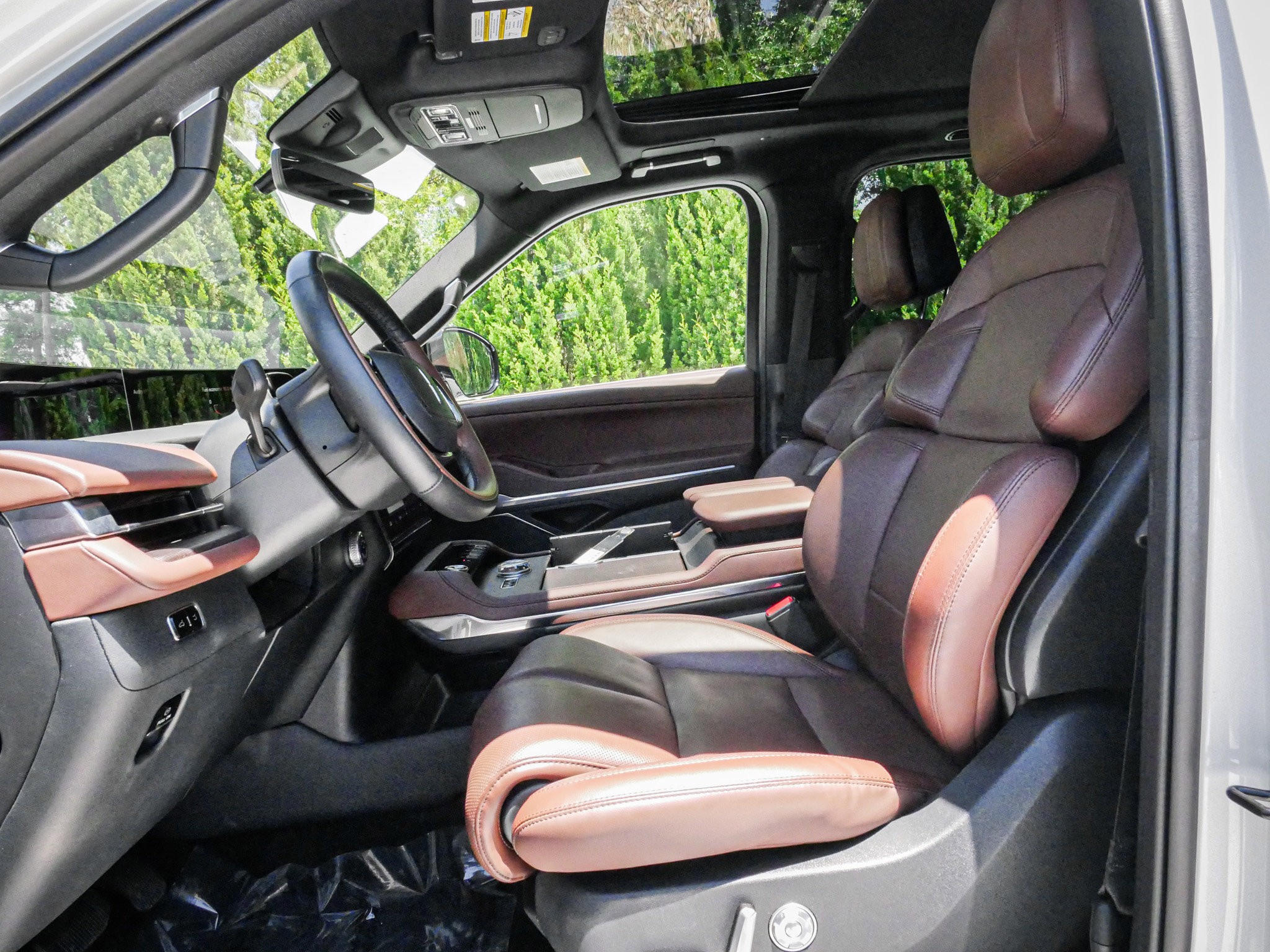 Used 2025 Lincoln Navigator Reserve AWD/4WD image 16