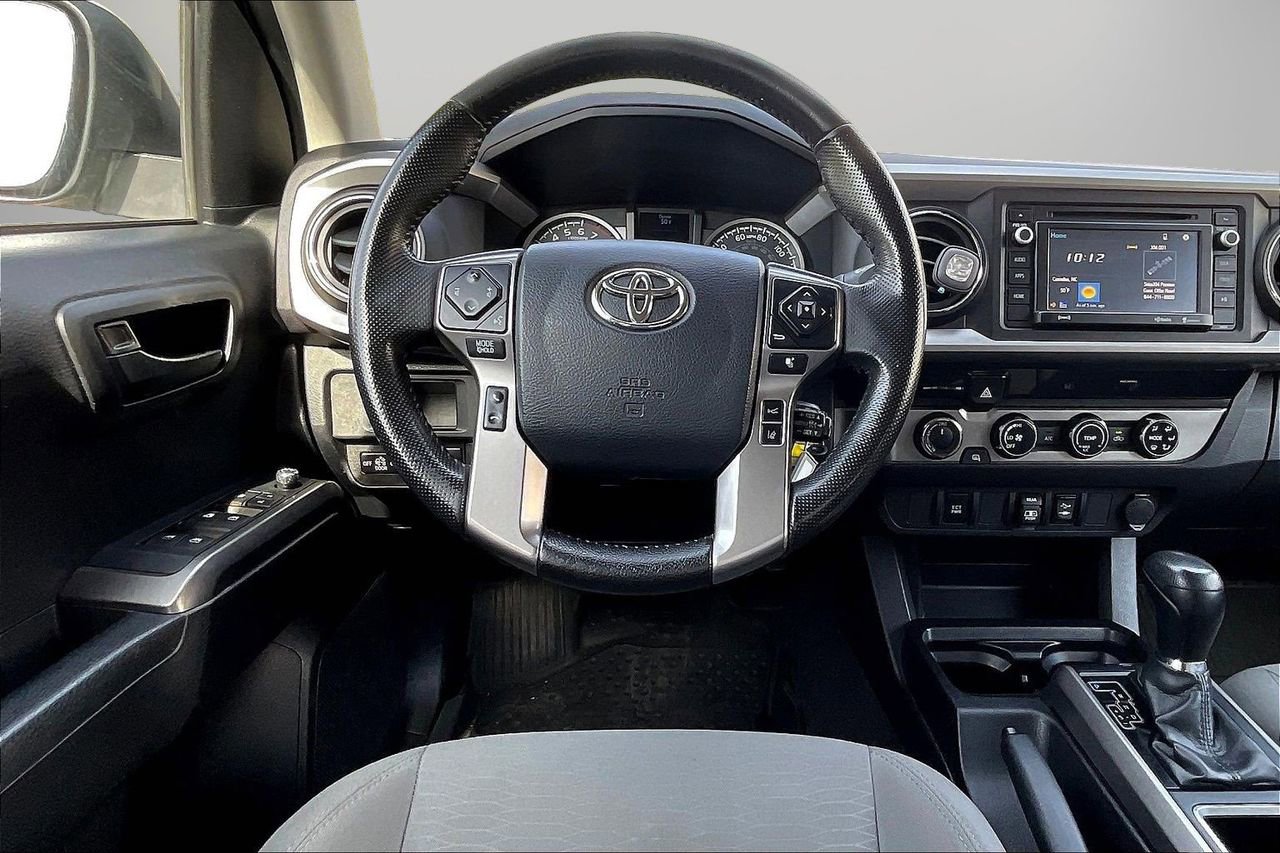 Used 2018 Toyota Tacoma SR5 AWD/4WD image 12