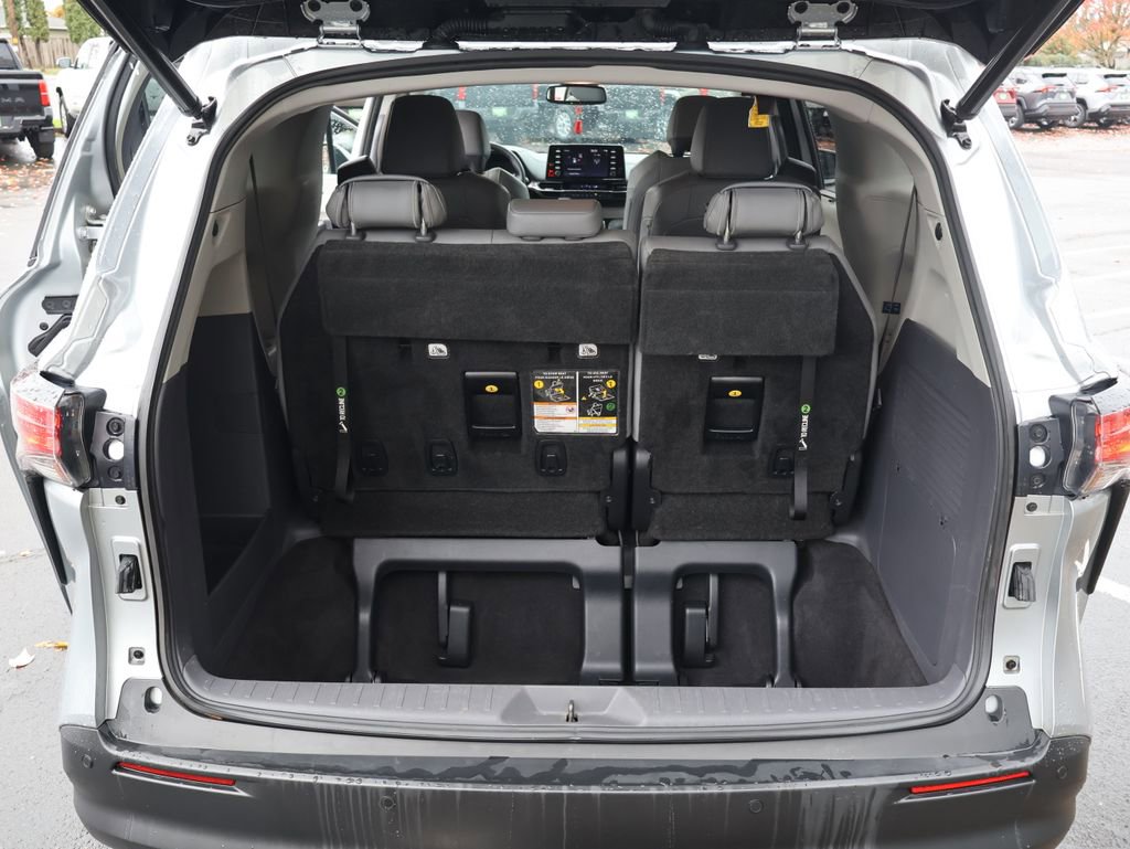 Used 2021 Toyota Sienna XLE image 34