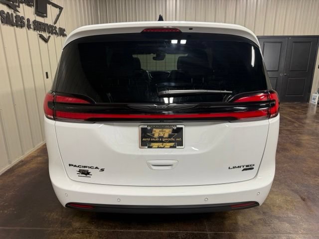 Used 2025 Chrysler Pacifica Limited AWD/4WD image 9