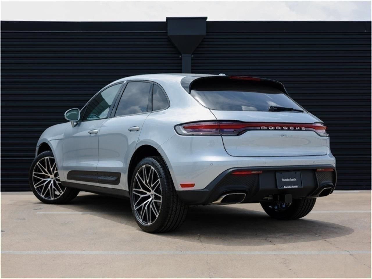 Certified 2025 Porsche Macan AWD/4WD image 3
