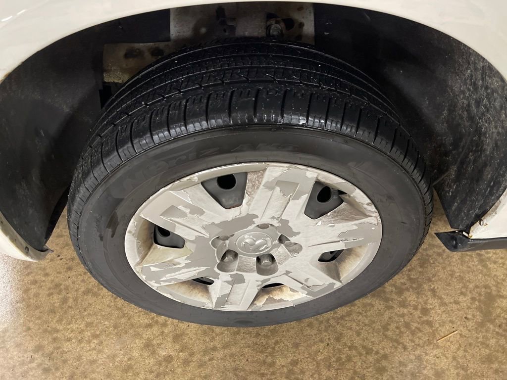 Used 2010 Dodge Grand Caravan SE image 25