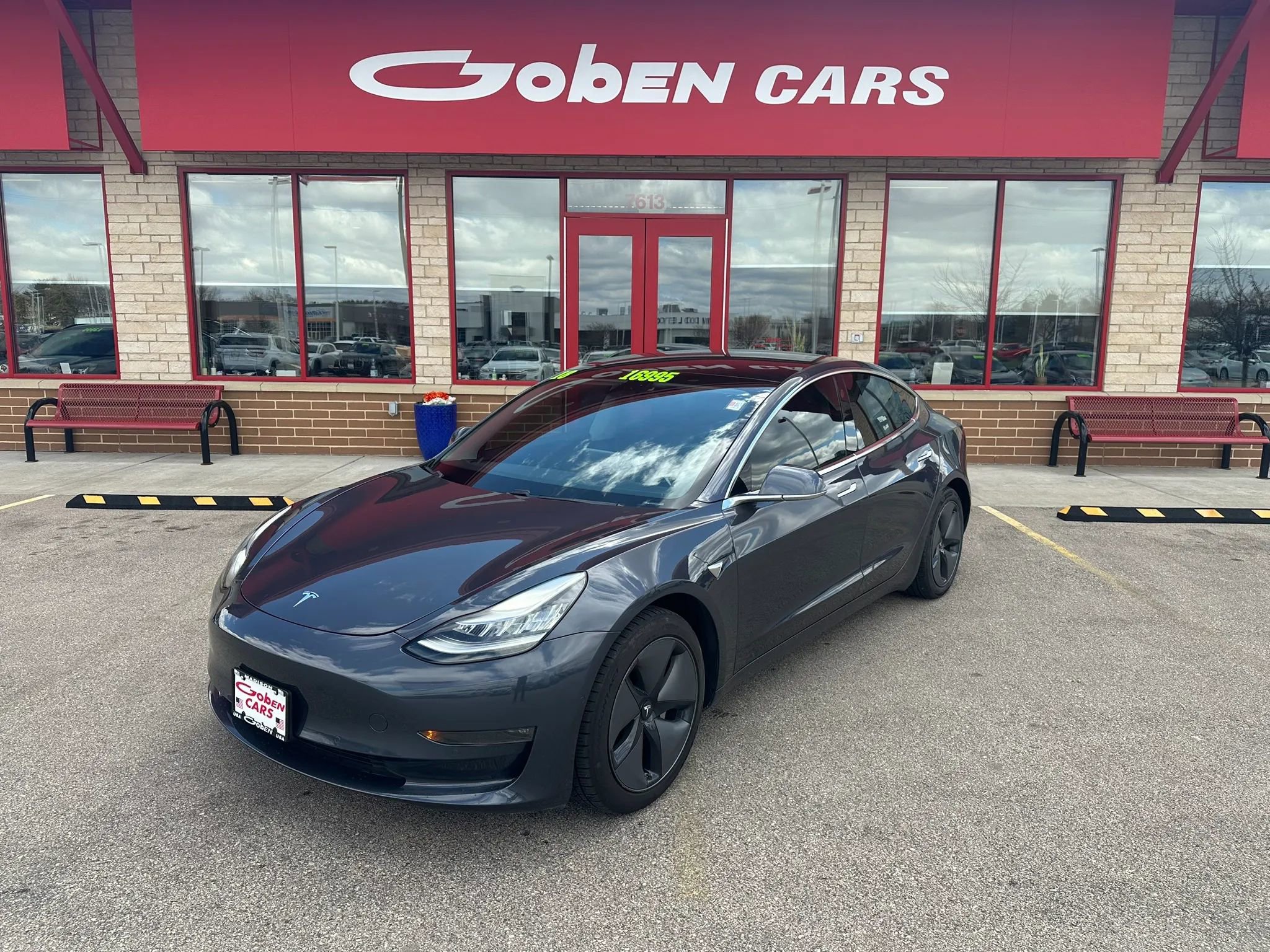 Used 2018 Tesla Model 3 Long Range image 1