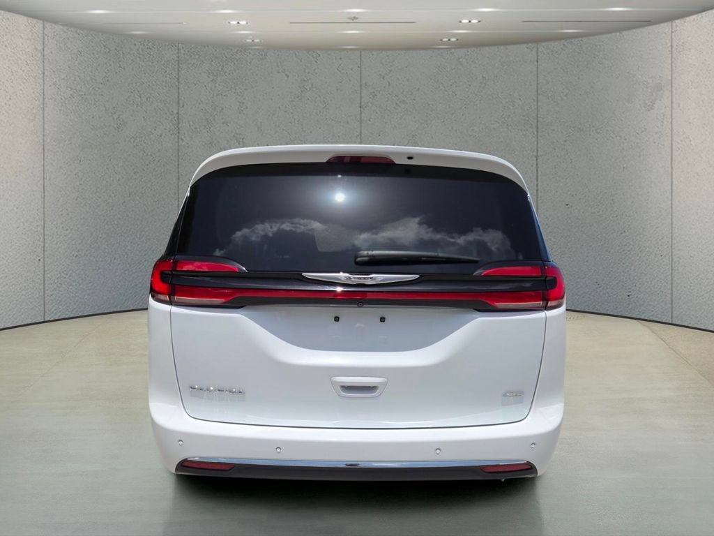 Used 2023 Chrysler Pacifica Touring-L AWD/4WD image 6