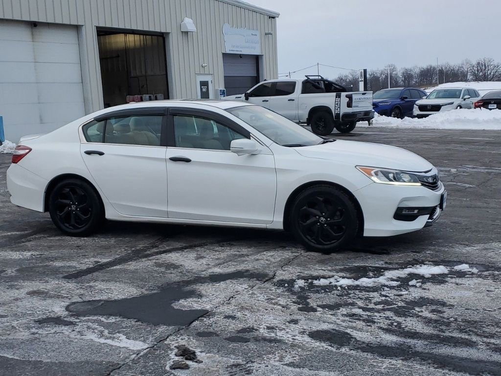 Used 2017 Honda Accord EX image 8