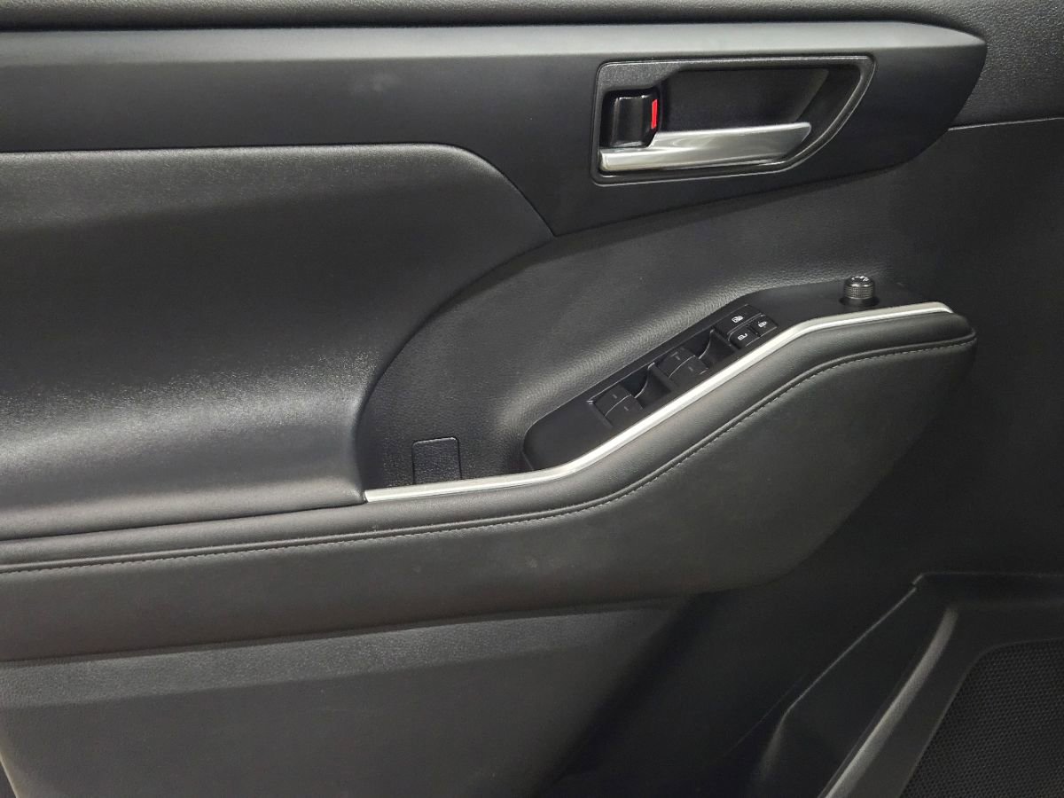 Used 2023 Toyota Highlander XSE image 36