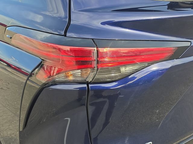 Used 2025 Toyota Sienna Limited image 36