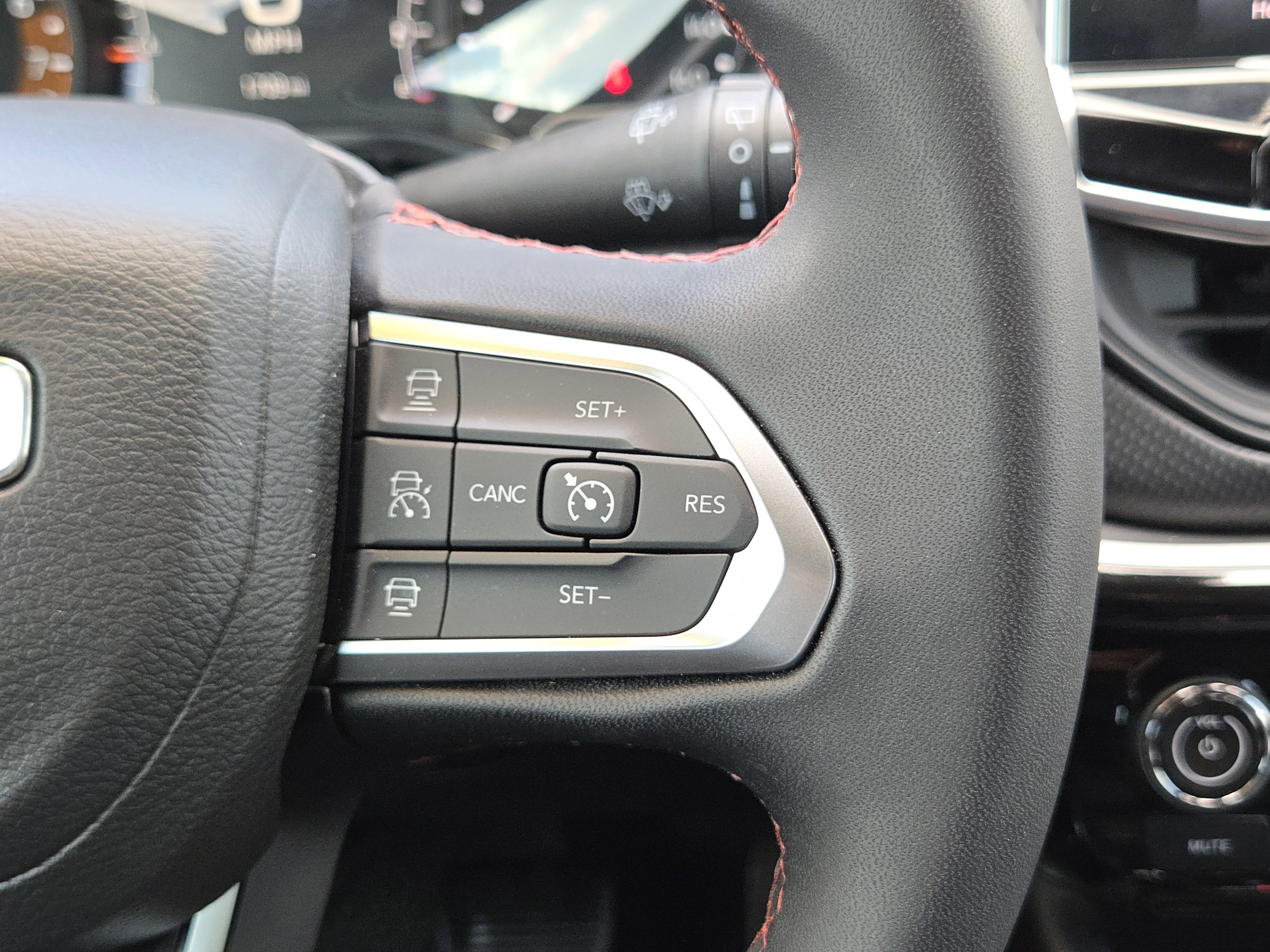 Used 2024 Jeep Compass Trailhawk AWD/4WD image 27