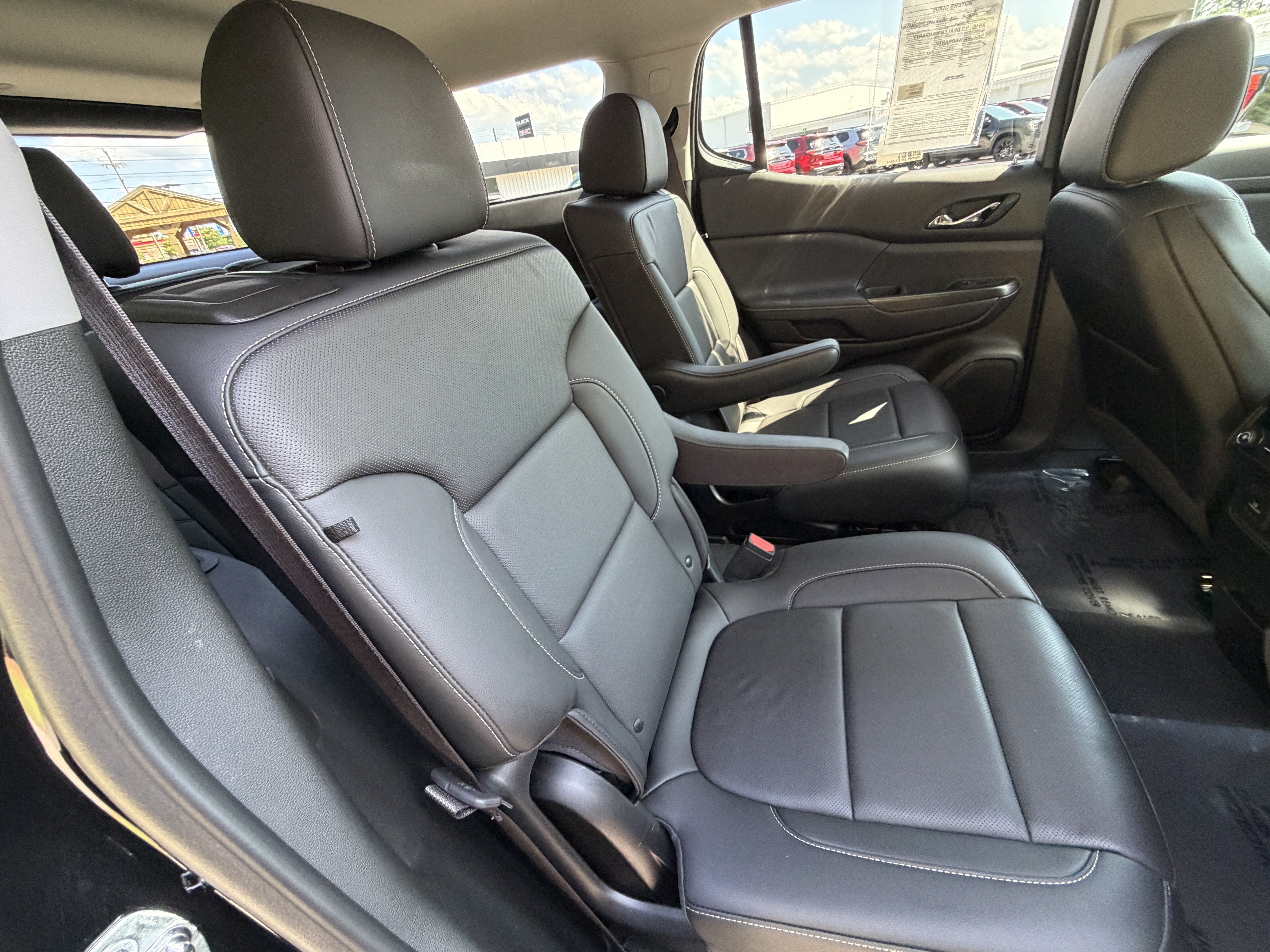 Used 2023 GMC Acadia SLT FWD image 17