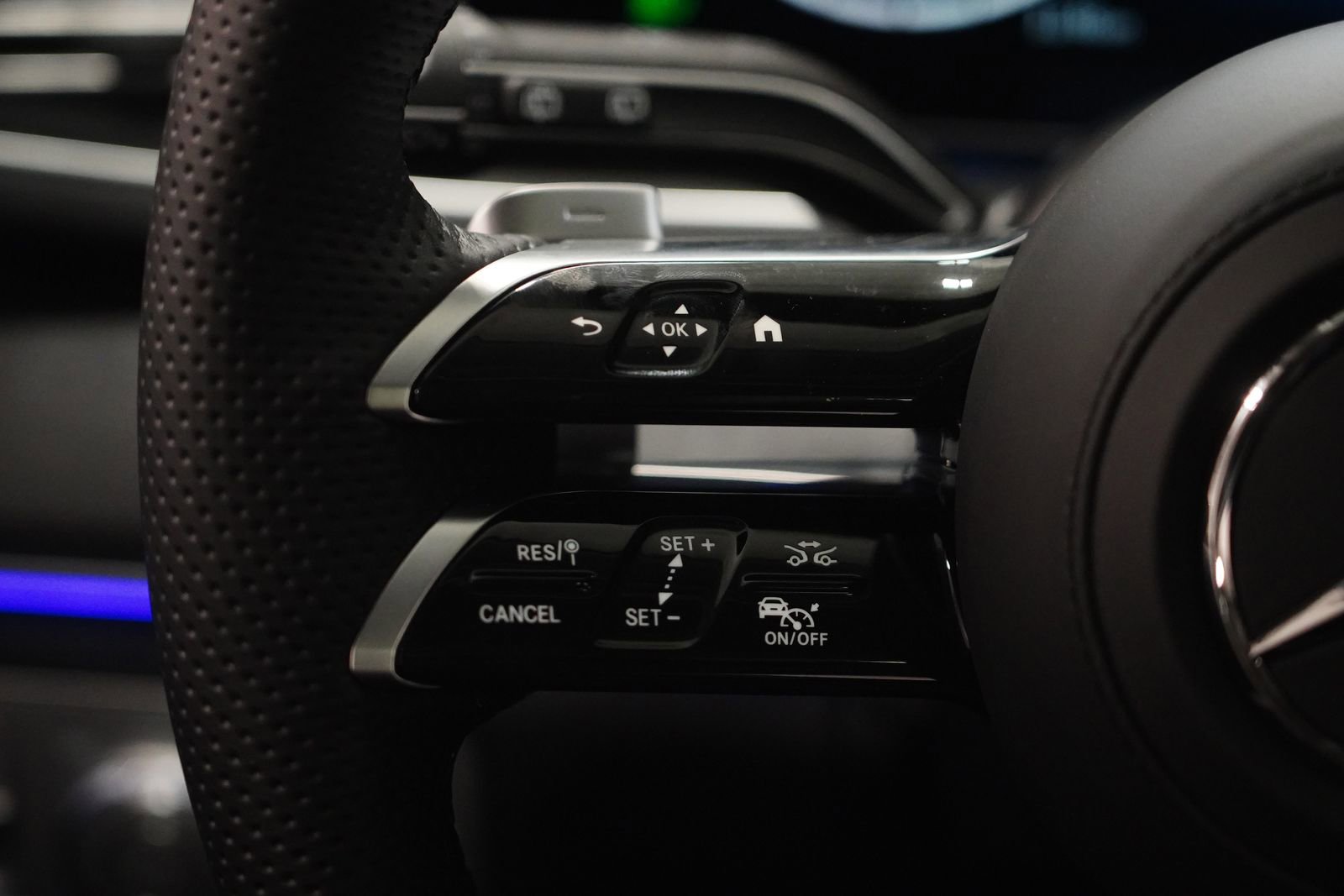 New 2026 Mercedes-Benz GLS 450 4MATIC image 17