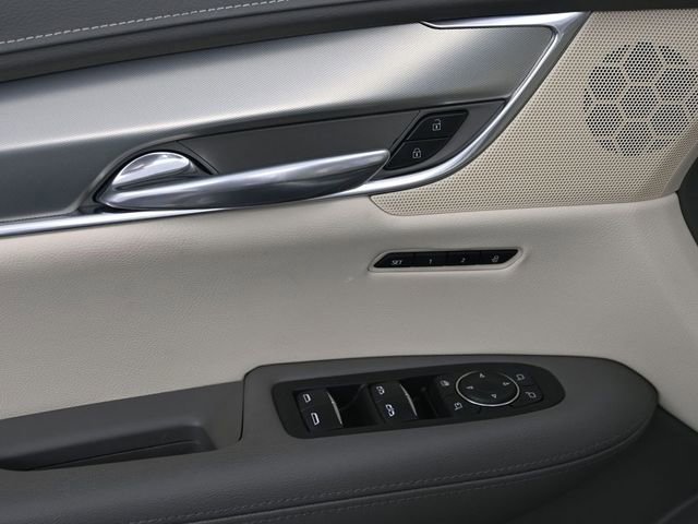 Used 2018 Cadillac XT5 Luxury w/ Driver Awareness Package image 10