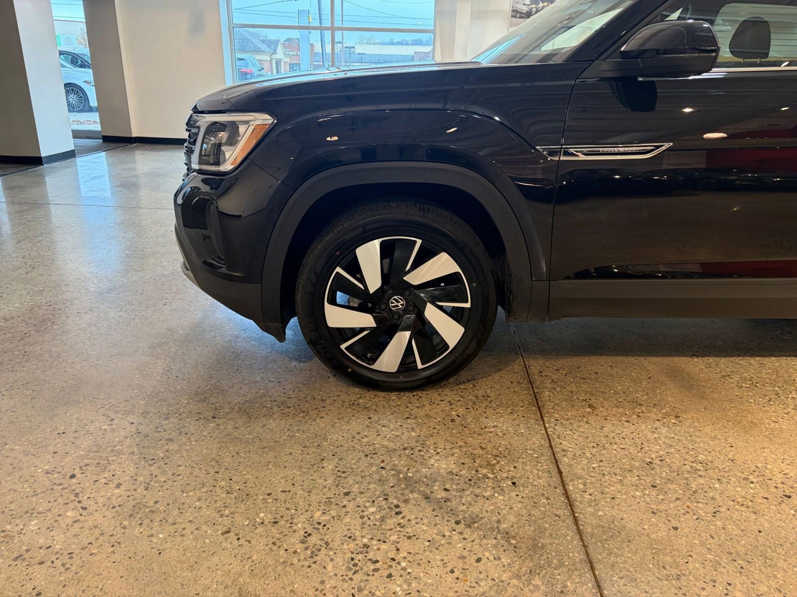 Used 2025 Volkswagen Atlas Cross Sport SE image 10