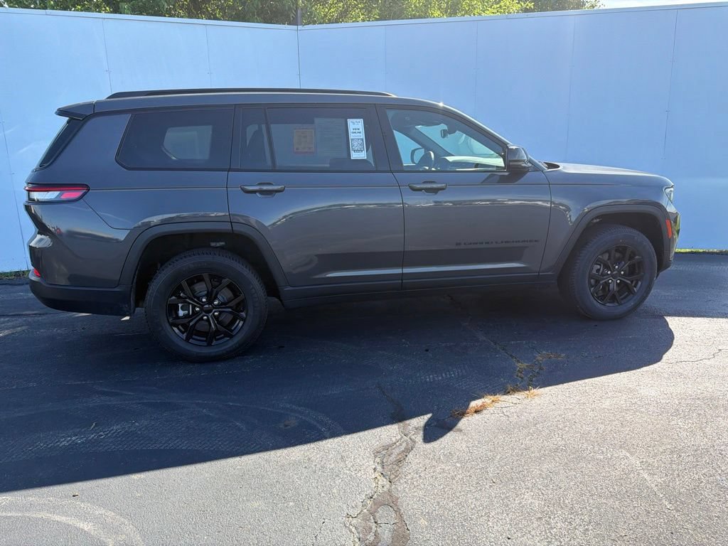 Used 2024 Jeep Grand Cherokee L Laredo AWD/4WD image 3