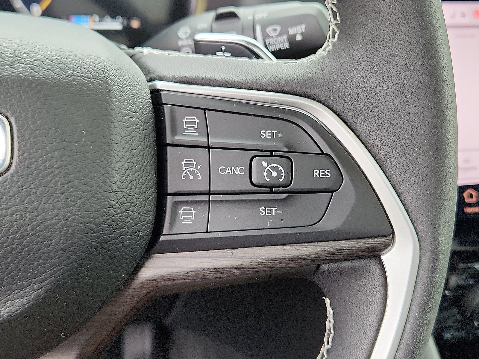 Certified 2025 Jeep Grand Cherokee Limited image 24