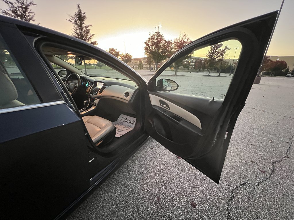 Used 2014 Chevrolet Cruze LTZ w/ RS Package FWD image 9