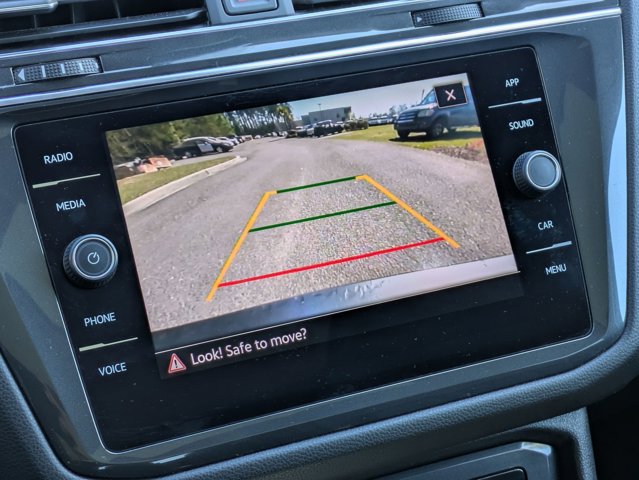 Used 2022 Volkswagen Tiguan SE image 12