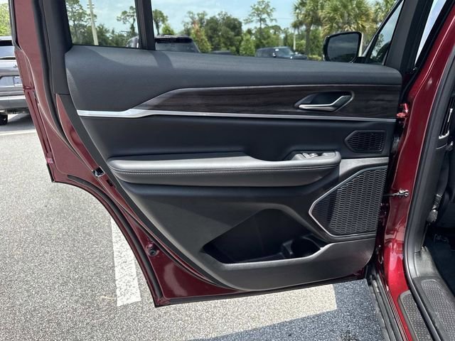 New 2026 Jeep Grand Cherokee L Limited RWD image 9
