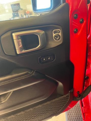 Used 2024 Jeep Wrangler Unlimited Sahara AWD/4WD image 9
