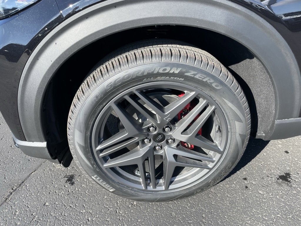 New 2026 Ford Explorer ST-Line w/ ST-Line Street Pack image 3