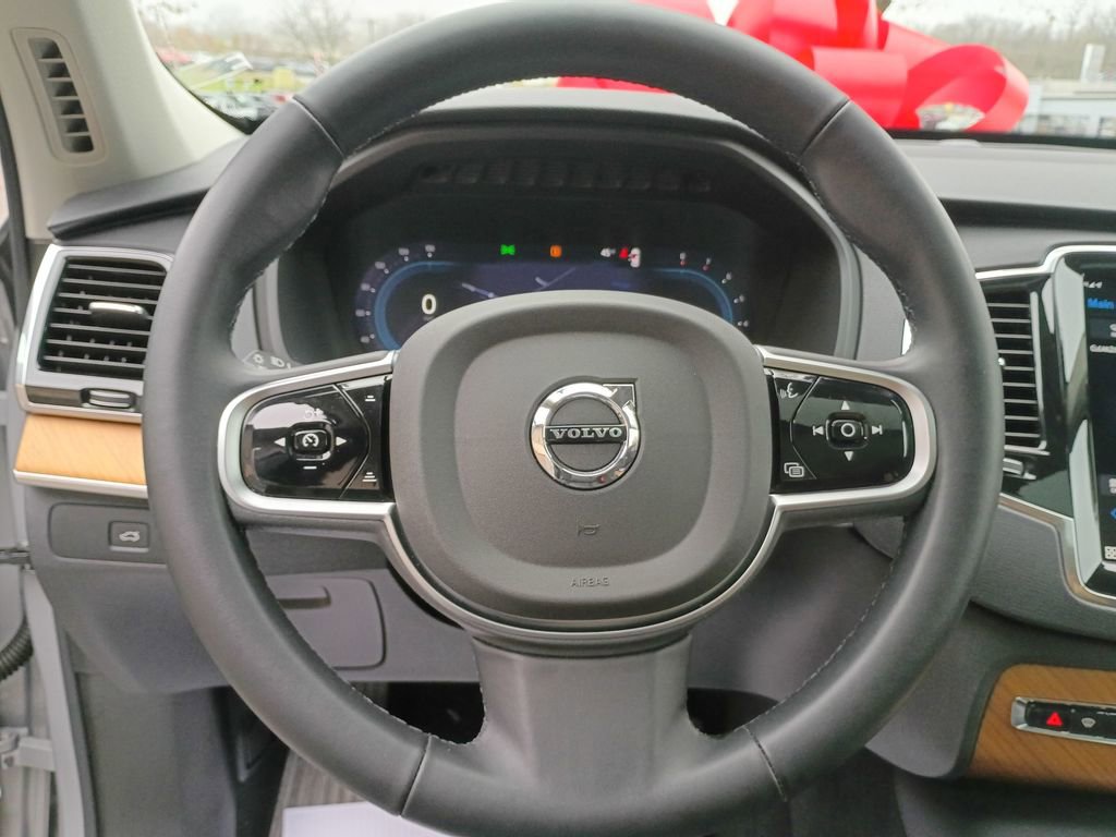 Used 2025 Volvo XC90 B6 Plus image 14