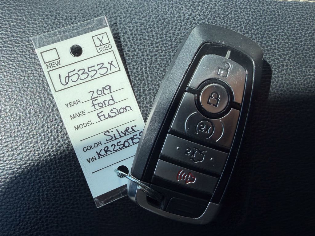 Used 2019 Ford Fusion SEL image 28