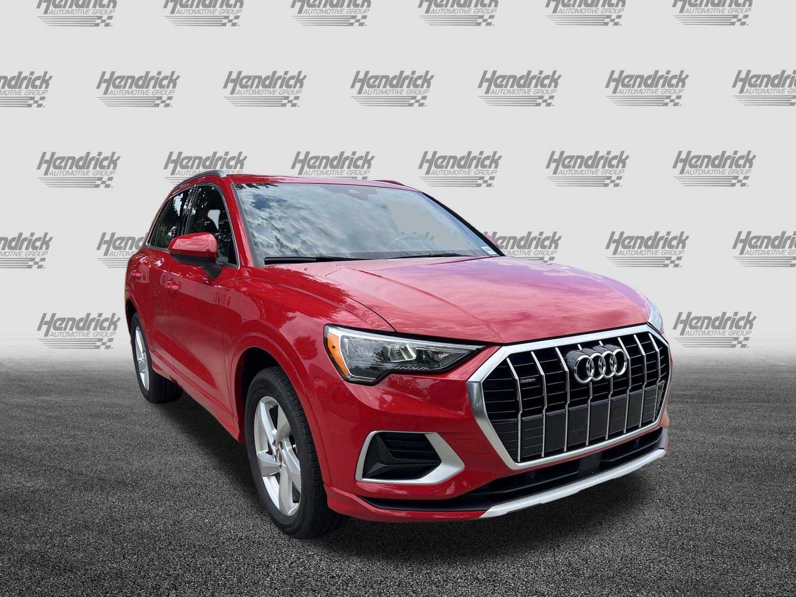 Used 2020 Audi Q3 2.0T Premium w/ Convenience Package AWD/4WD image 2