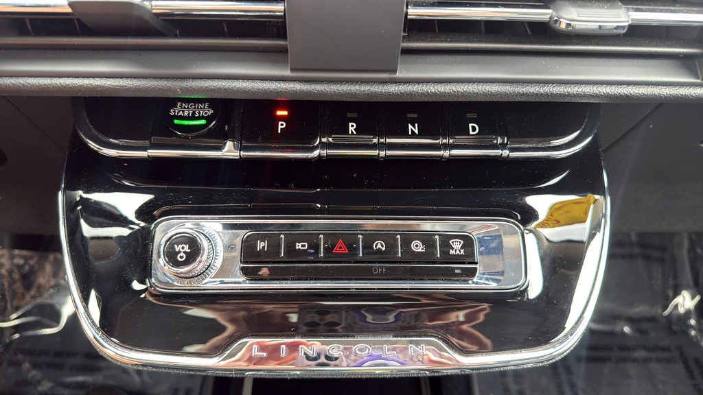 Used 2023 Lincoln Corsair AWD w/ Equipment Group 101A image 17