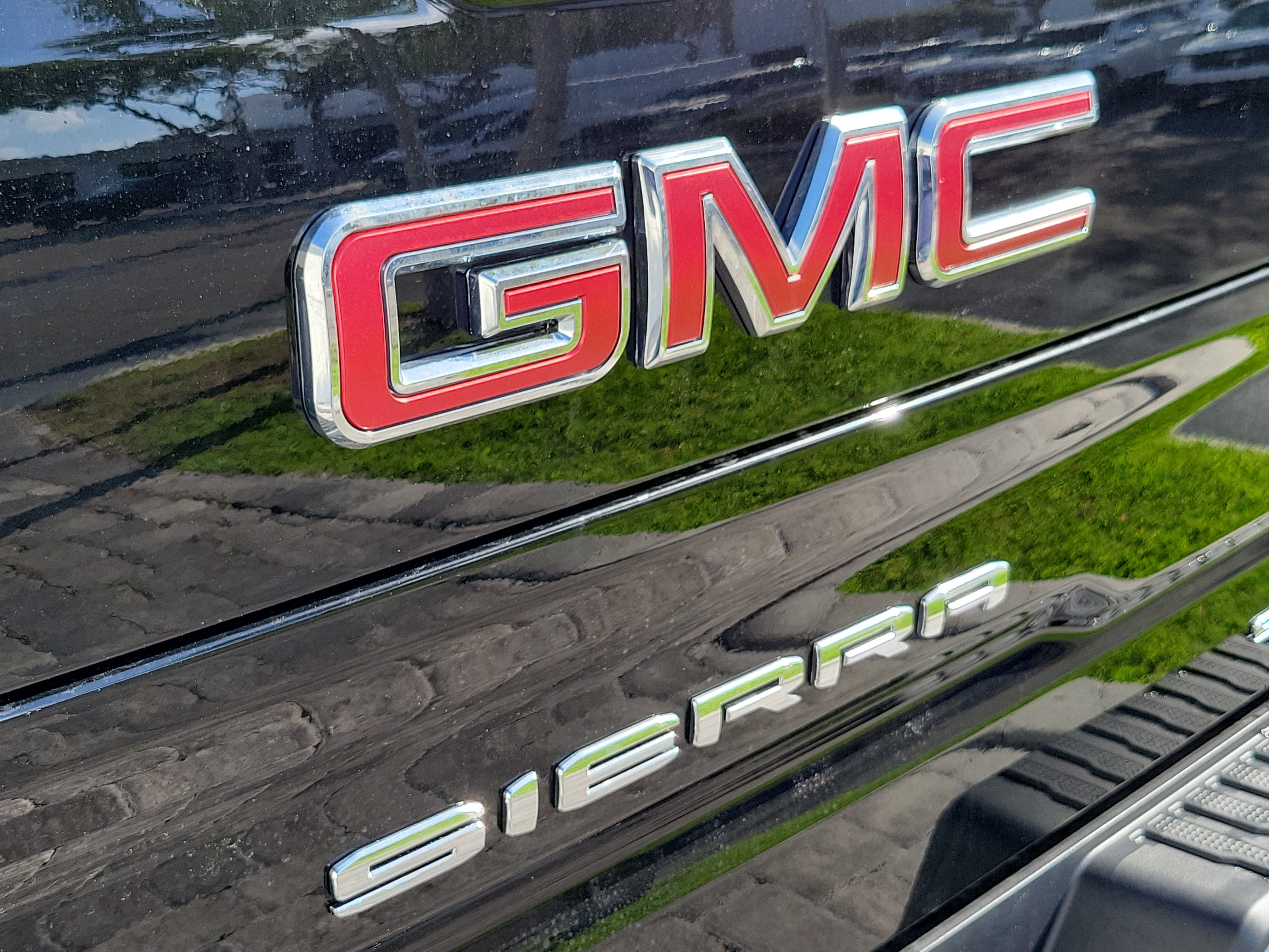 New 2026 GMC Sierra 1500 SLE AWD/4WD image 9