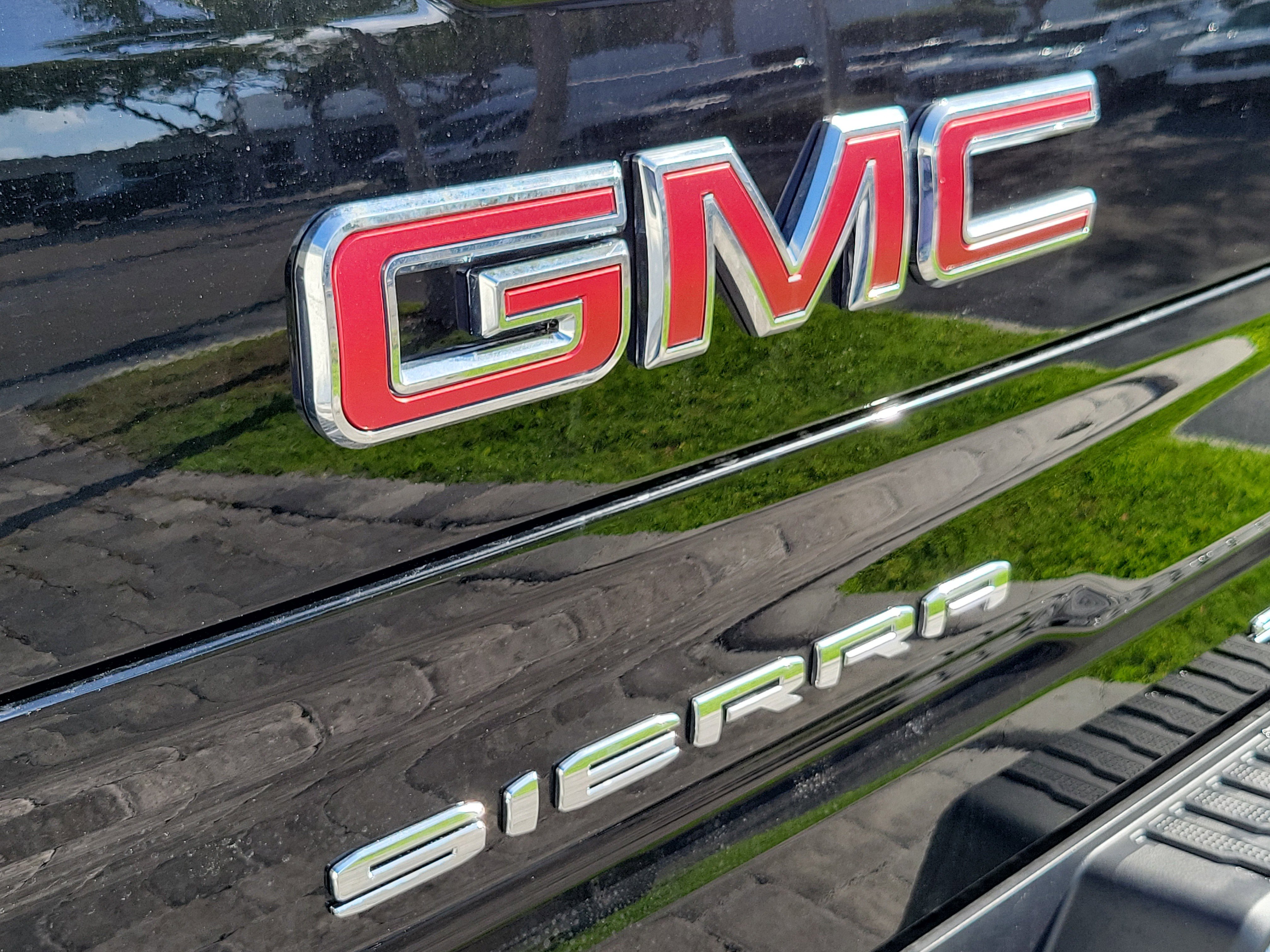 New 2026 GMC Sierra 1500 SLE AWD/4WD image 9