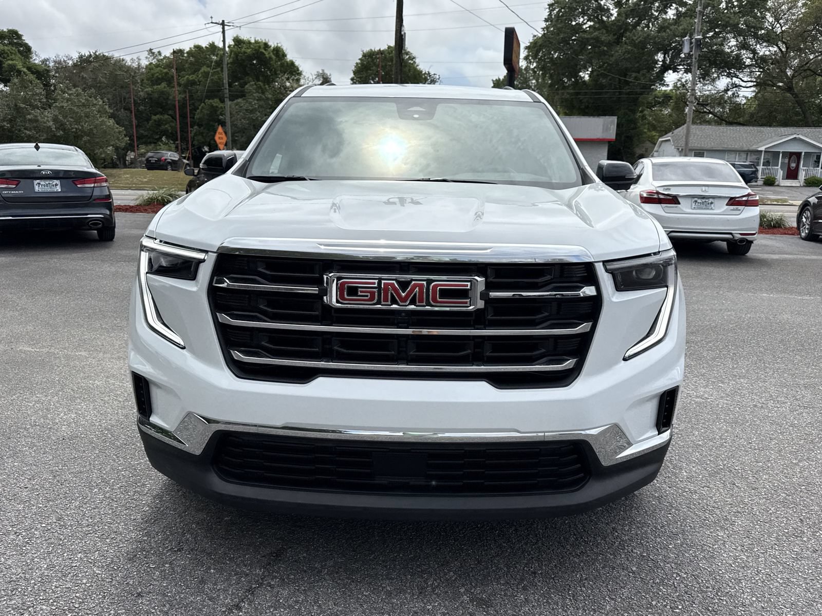 Used 2025 GMC Acadia Elevation FWD image 8