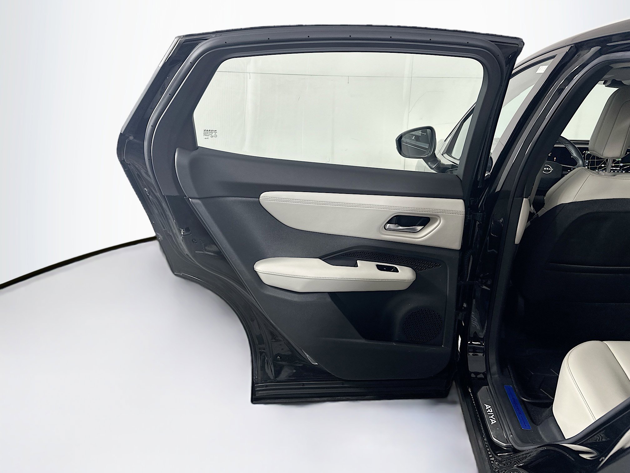 Used 2023 Nissan Ariya AWD image 27