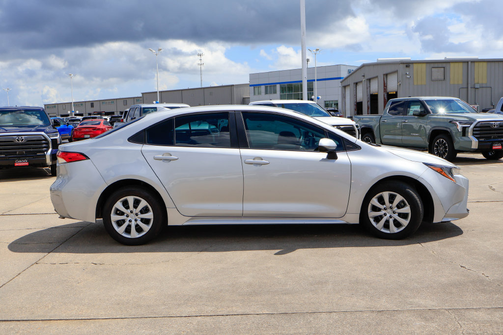 Used 2025 Toyota Corolla LE FWD image 23