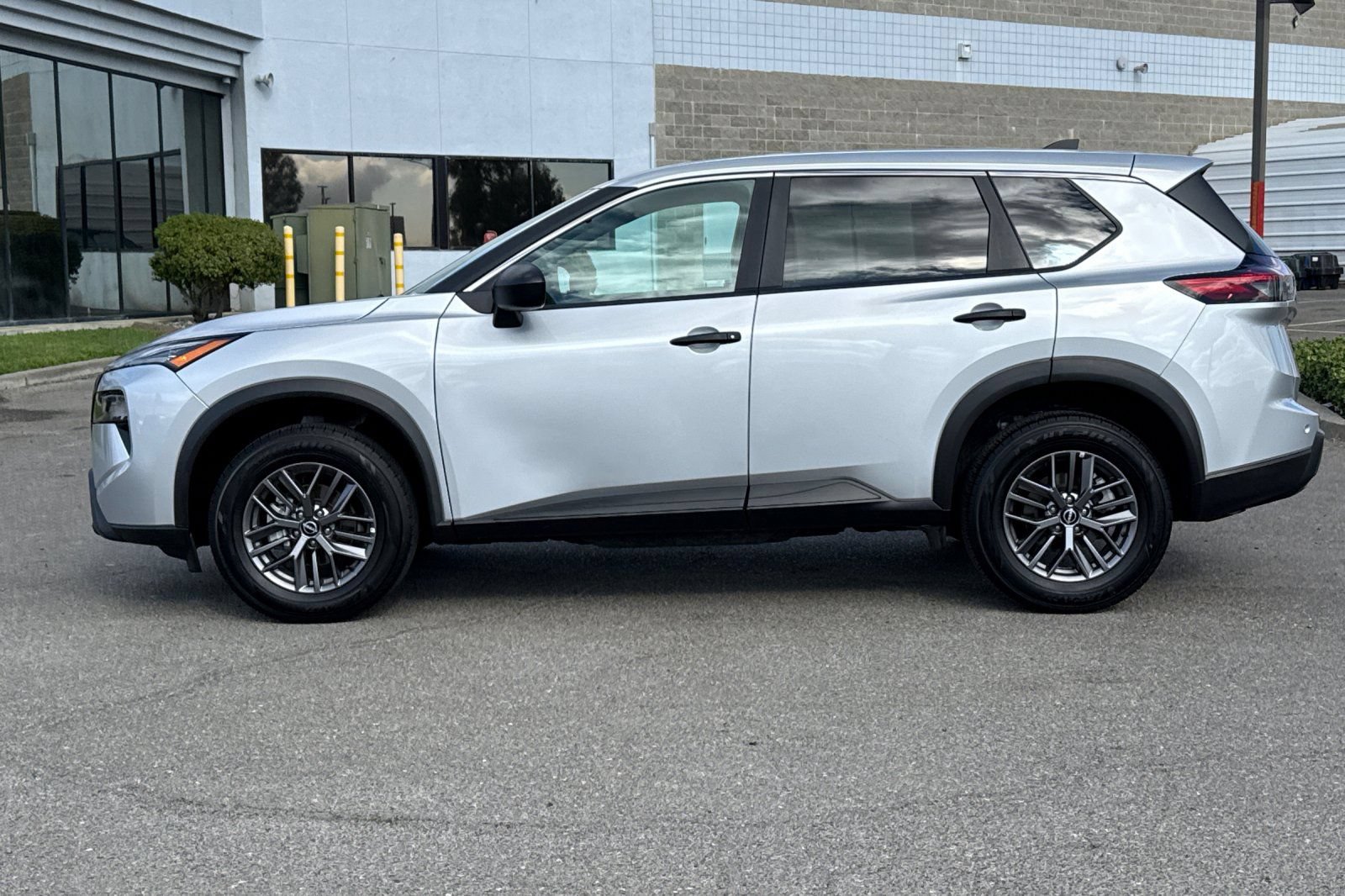 Certified 2024 Nissan Rogue S AWD/4WD image 9