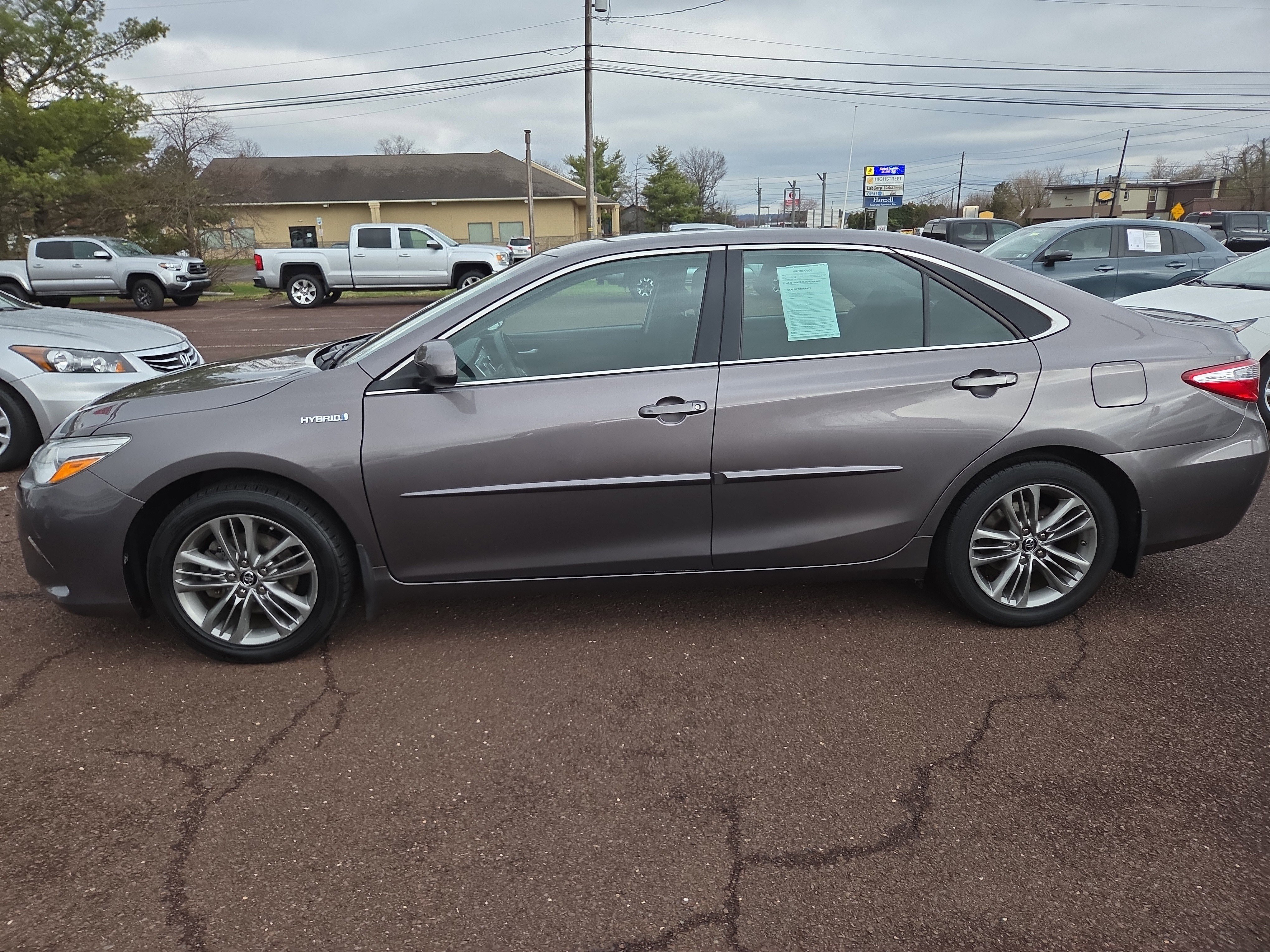 Used 2015 Toyota Camry LE image 6
