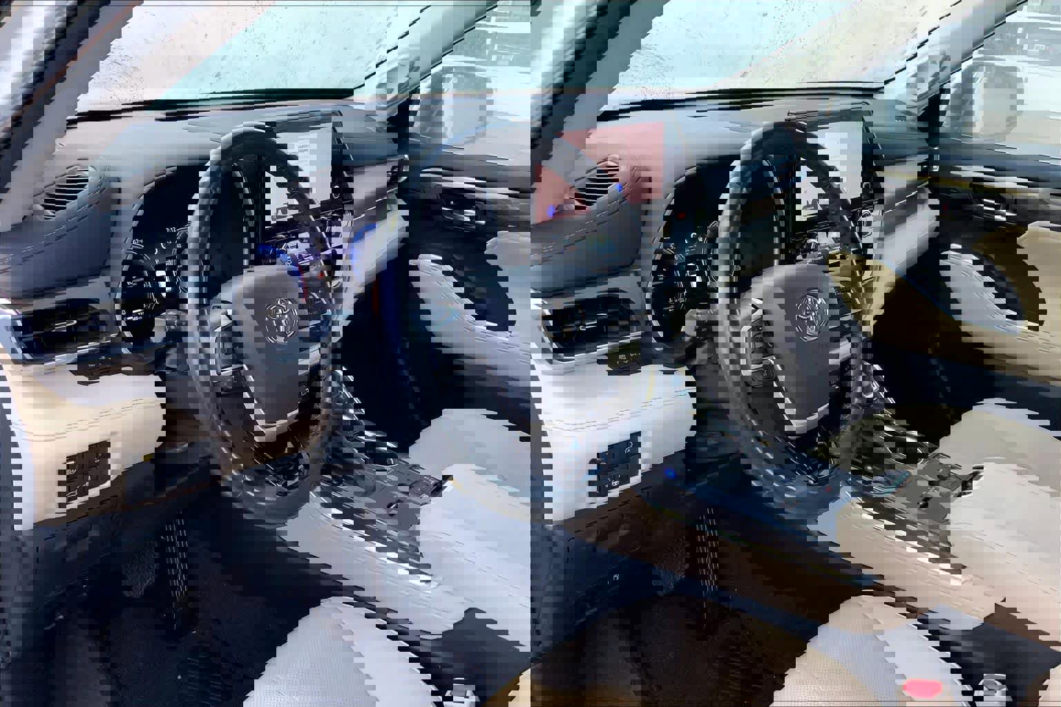 Used 2023 Toyota Highlander Limited FWD image 17