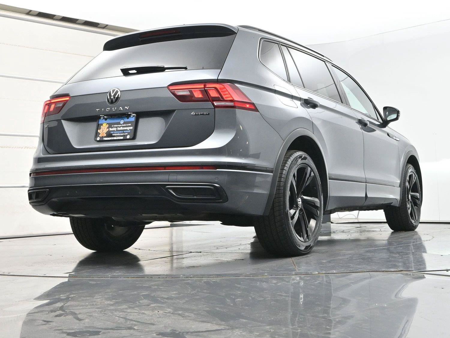 Certified 2023 Volkswagen Tiguan SE R-Line AWD/4WD image 32