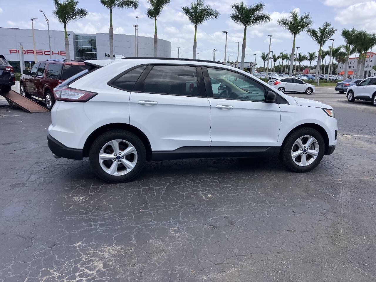 Used 2017 Ford Edge SE AWD/4WD image 2
