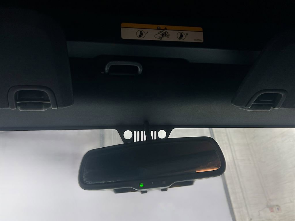 Used 2016 Jeep Wrangler Unlimited Sahara w/ Connectivity Group image 18