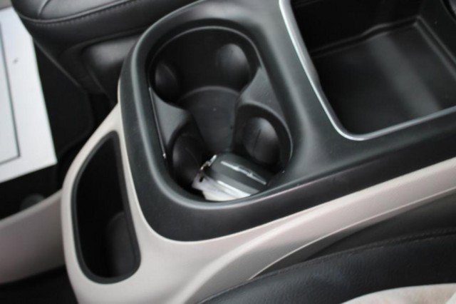 Used 2018 Chrysler Pacifica Touring-L Plus w/ Tire & Wheel Group image 31